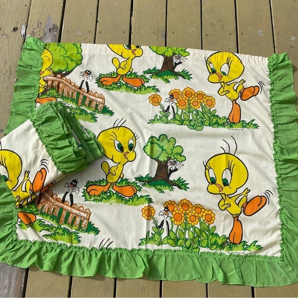 RARE find! Vintage 1975 Warner Bros Tweety and Sylvester curtain set - Picture 1 of 3